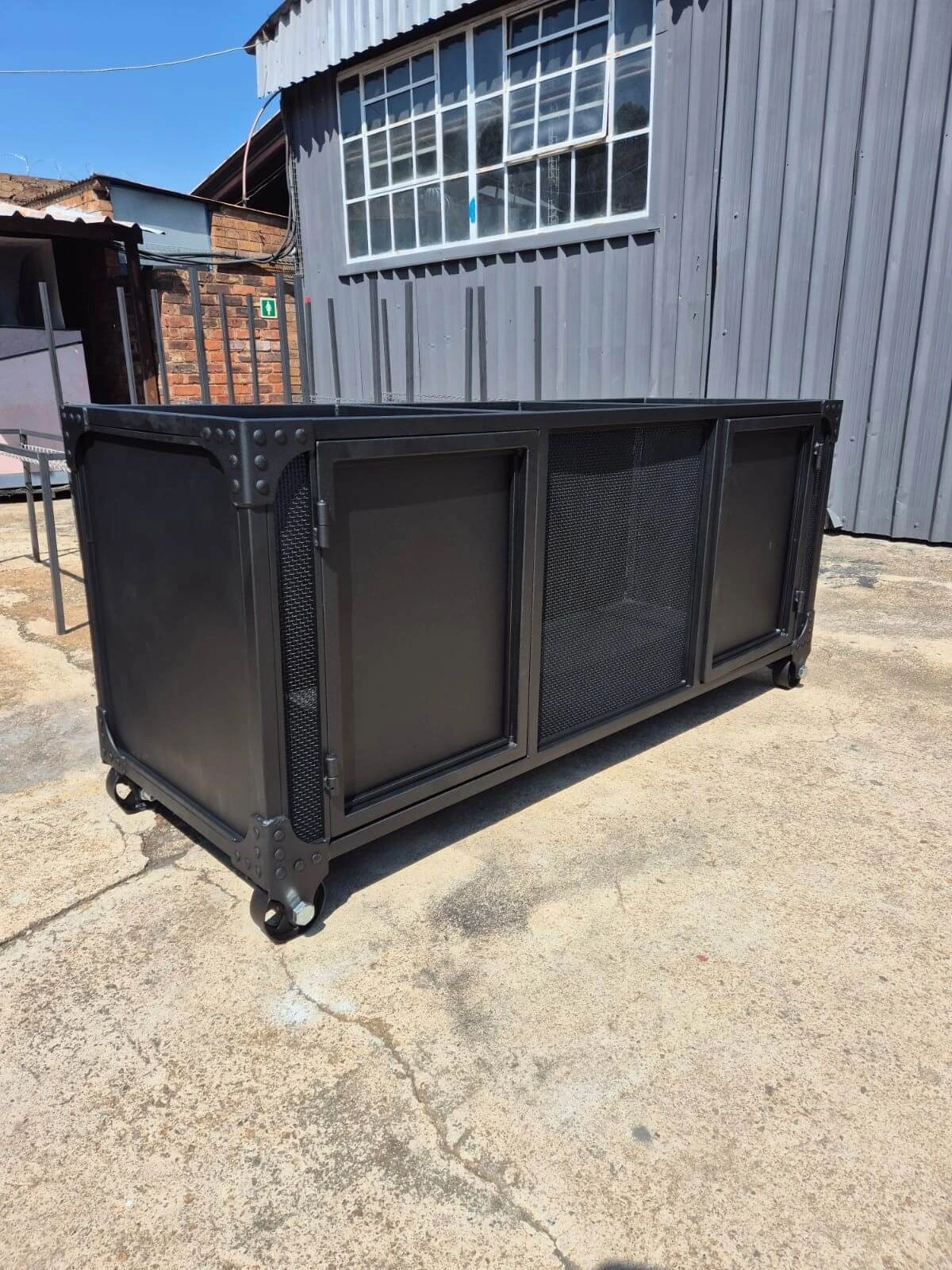Freshly coated load bin